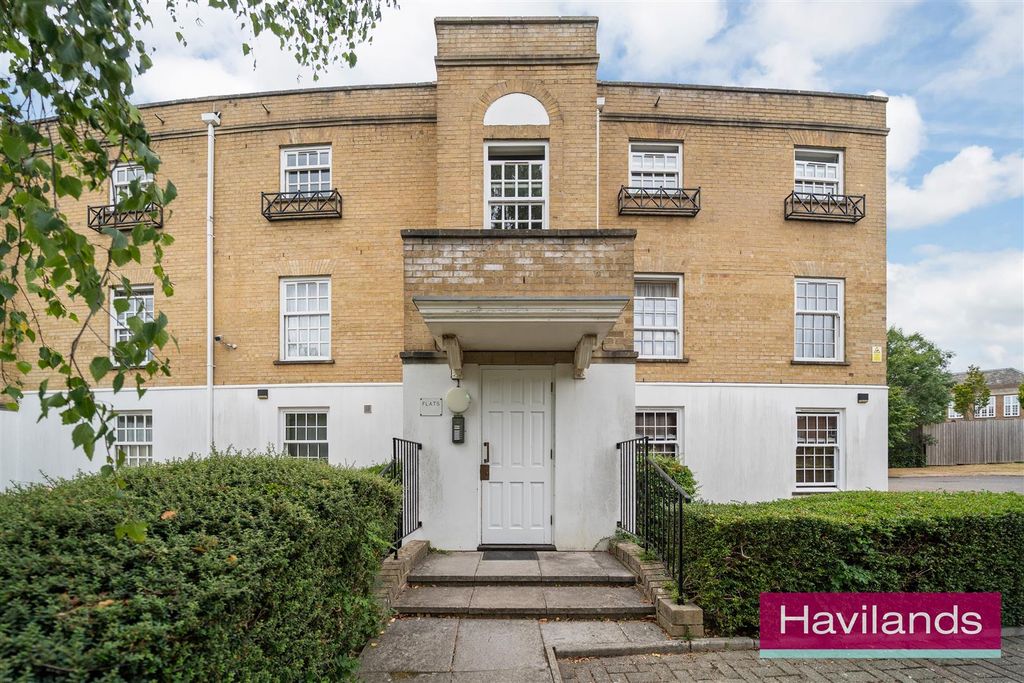 Property photo 1 of 10 Leigh Hunt Drive-1.Jpg