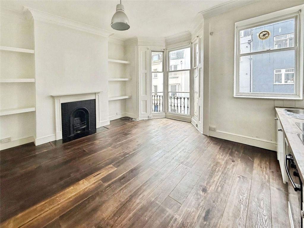 Property photo 2 of 11 Living Room