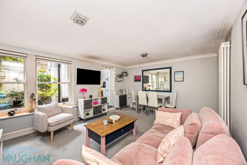 Property photo 2 of 16 5220493