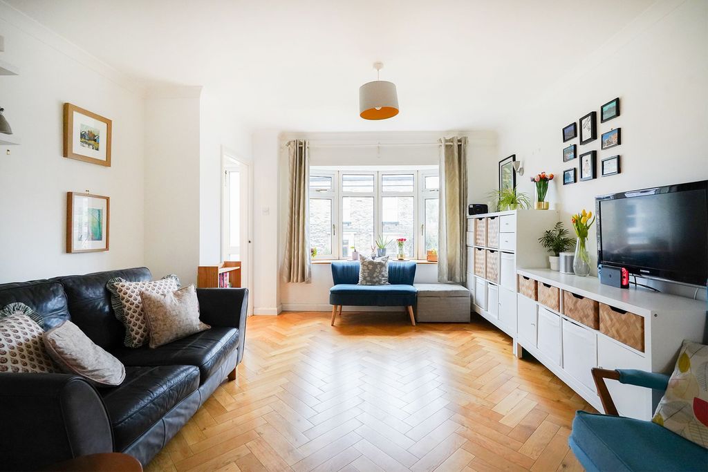 Property photo 2 of 22