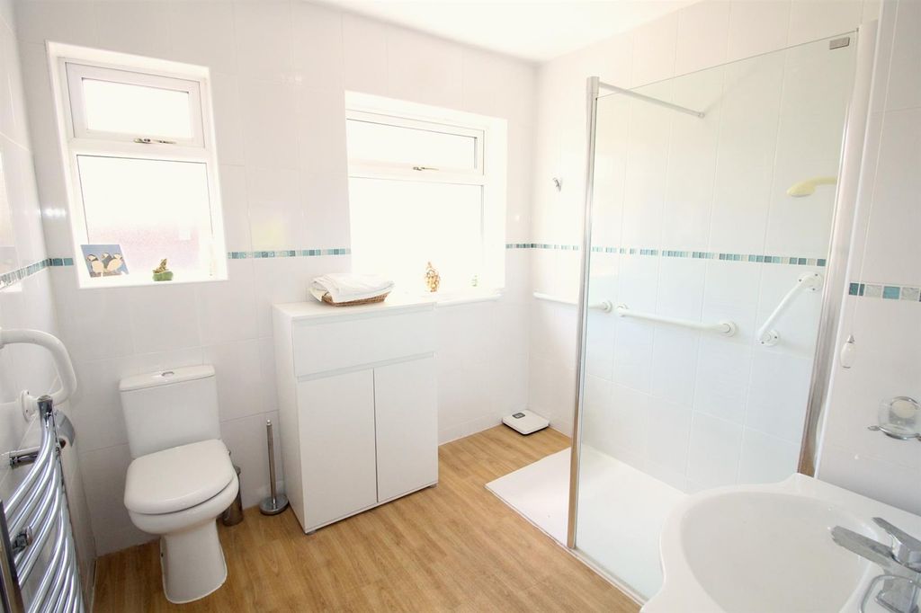 Property photo 3 of 16 Shower Room
