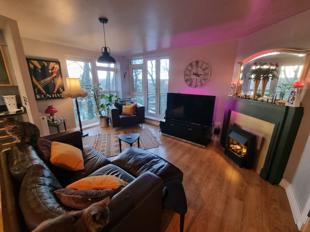 Property photo 1 of 15 Lounge11