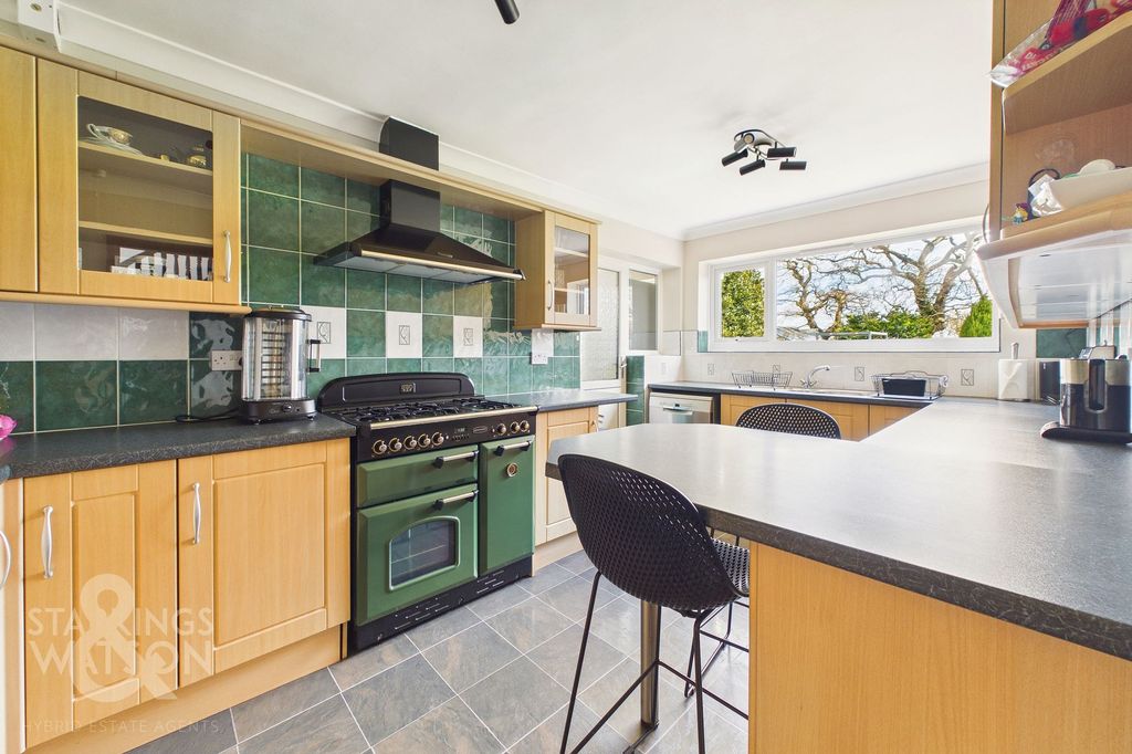 Property photo 3 of 37