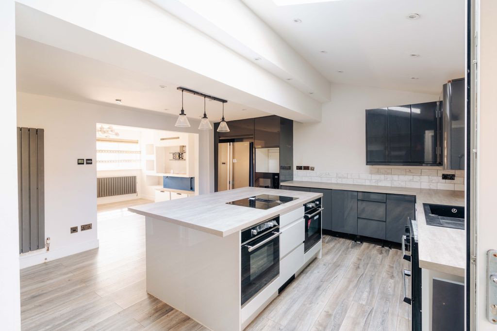 Property photo 1 of 17 18