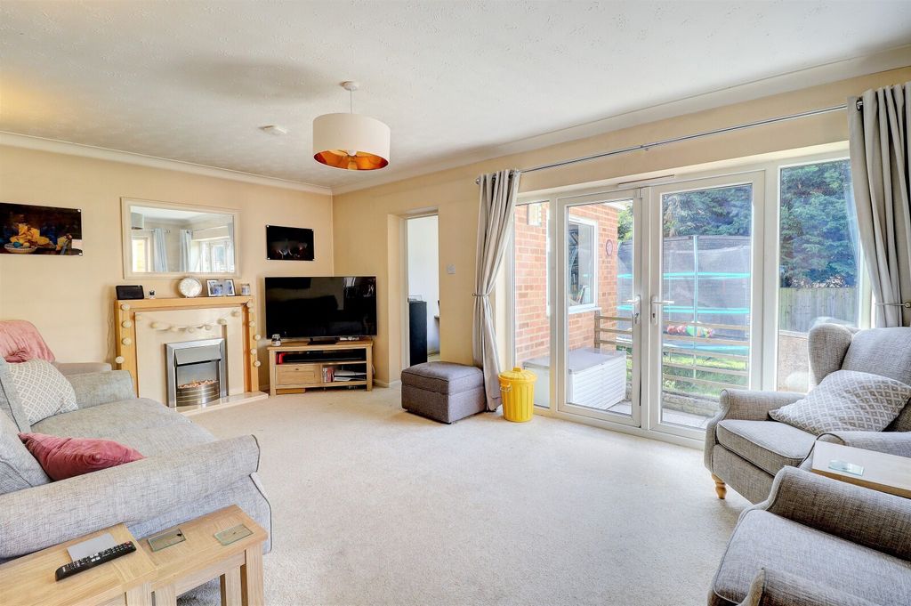 Property photo 3 of 12 Picture No. 02