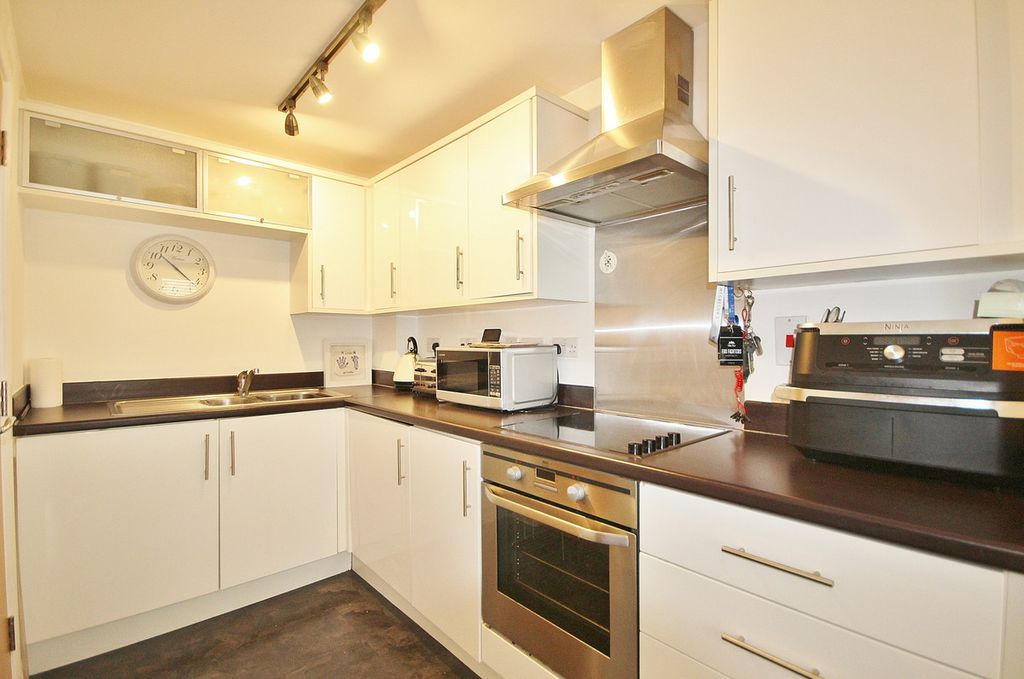 Property photo 3 of 8