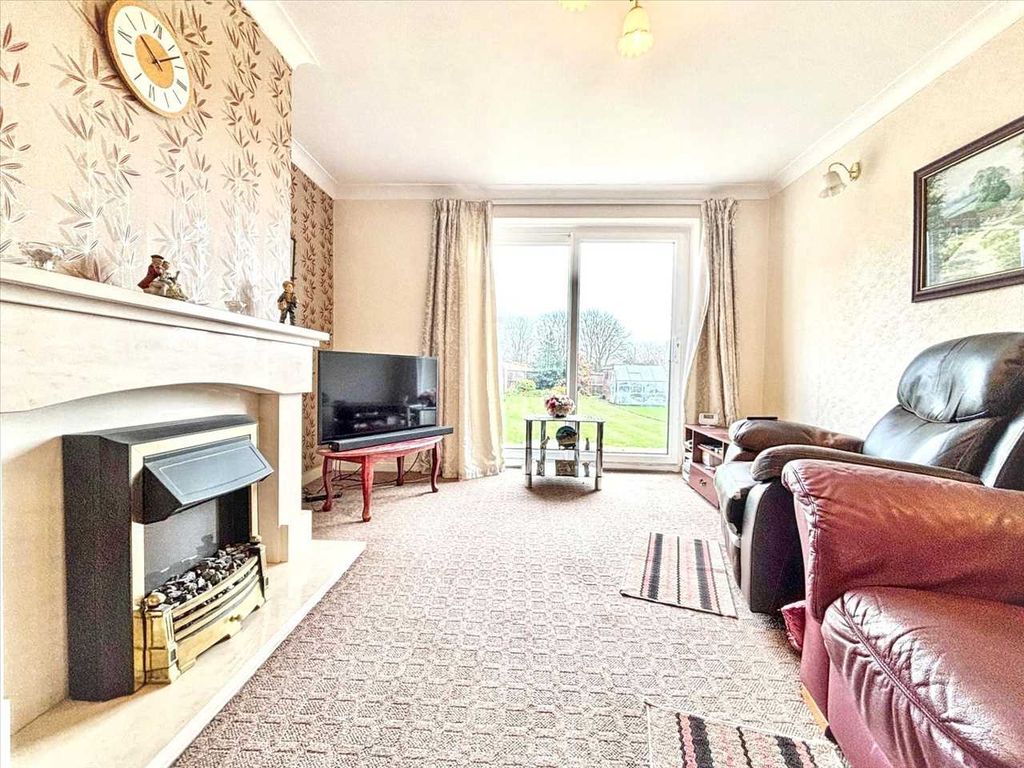 Property photo 2 of 20 Lounge