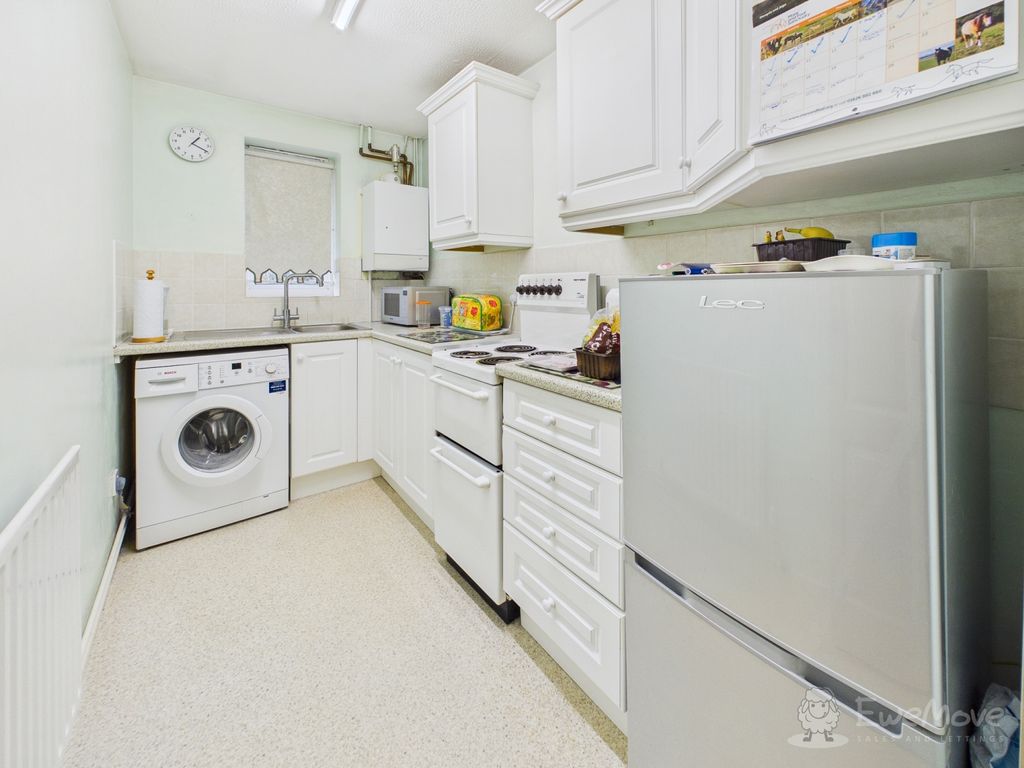 Property photo 3 of 5 Kitchen