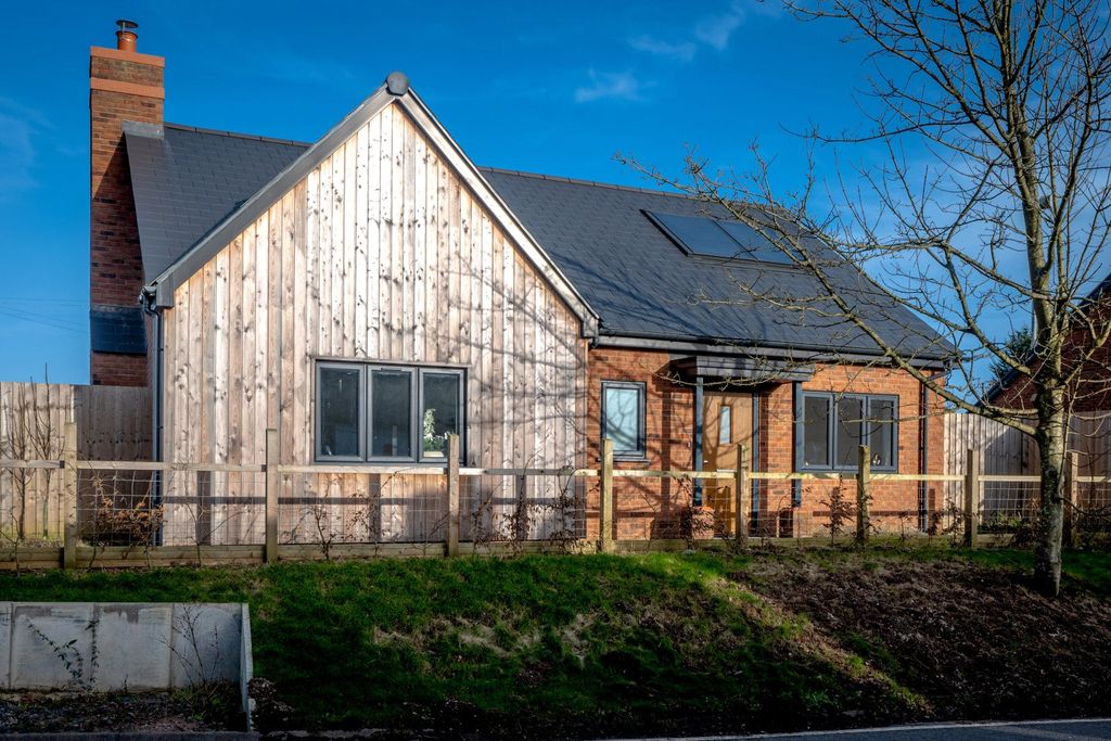 Property photo 2 of 10 External