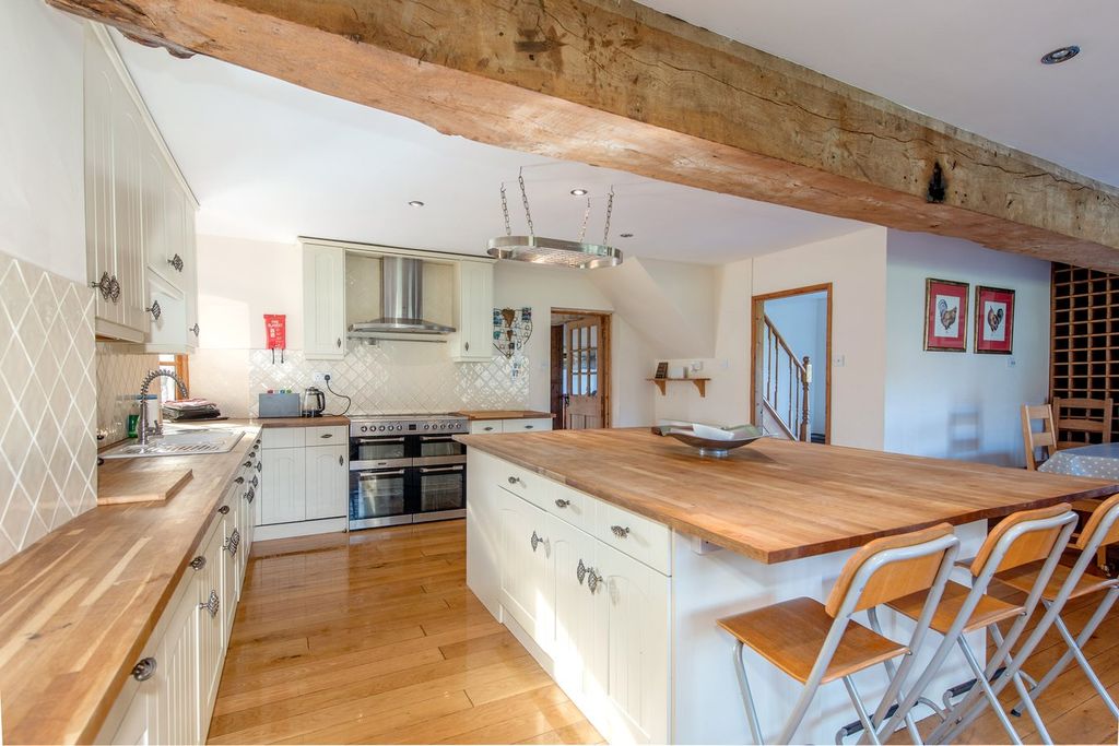 Property photo 2 of 35