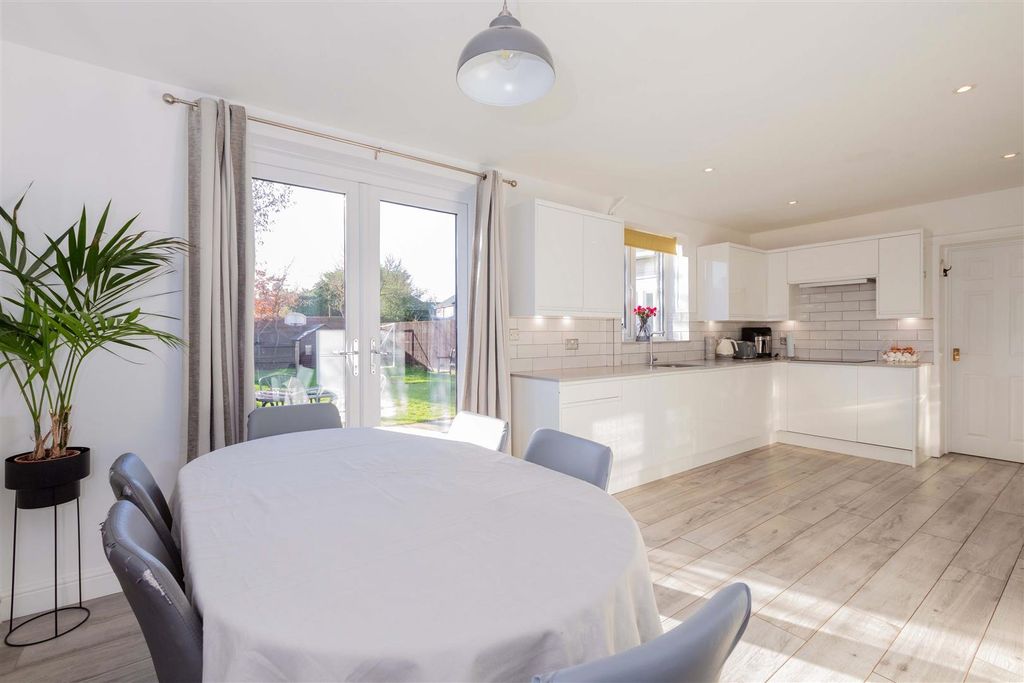 Property photo 2 of 19 13 Barnfield-13.Jpg