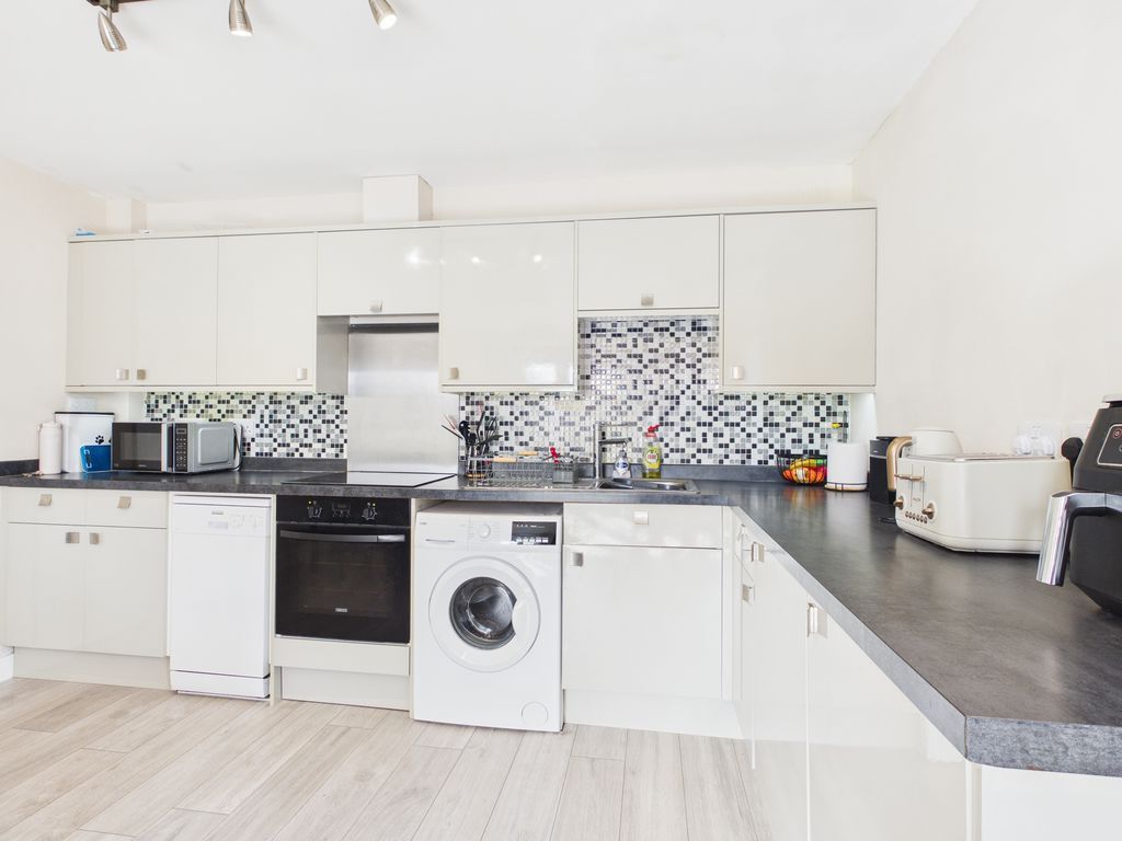 Property photo 2 of 9 Kitchen Area