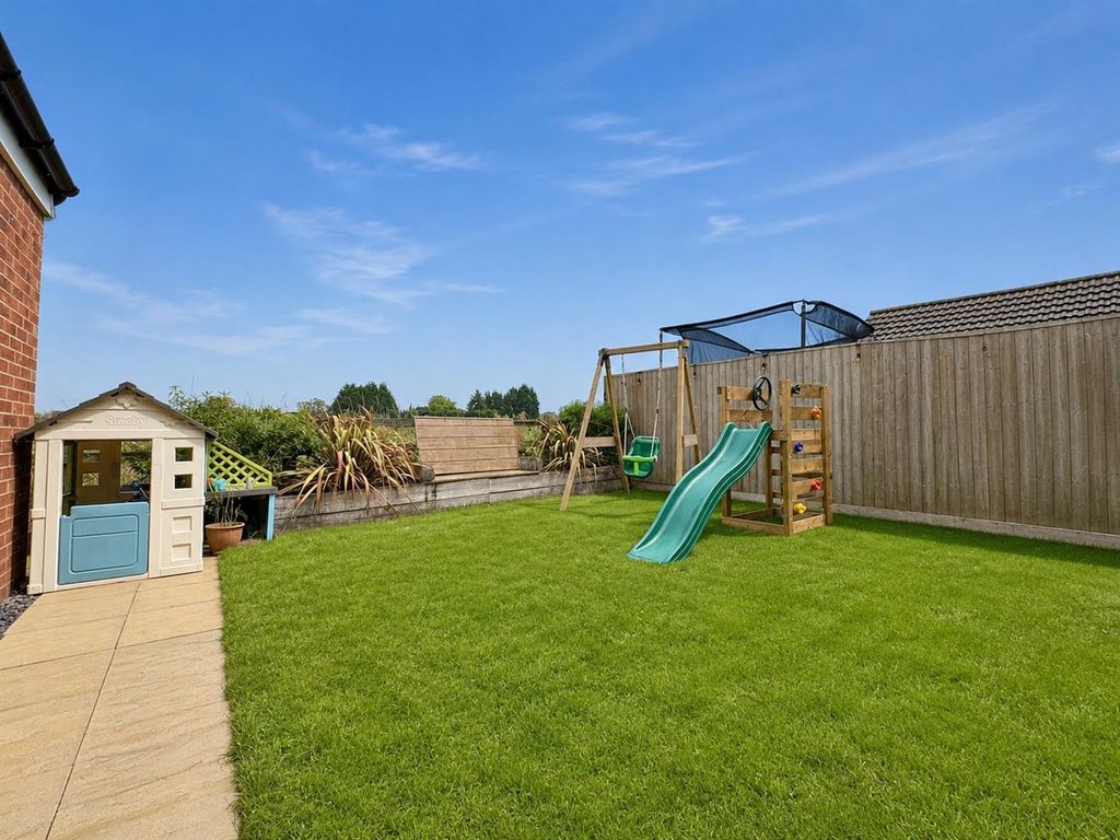 Property photo 2 of 17 Garden