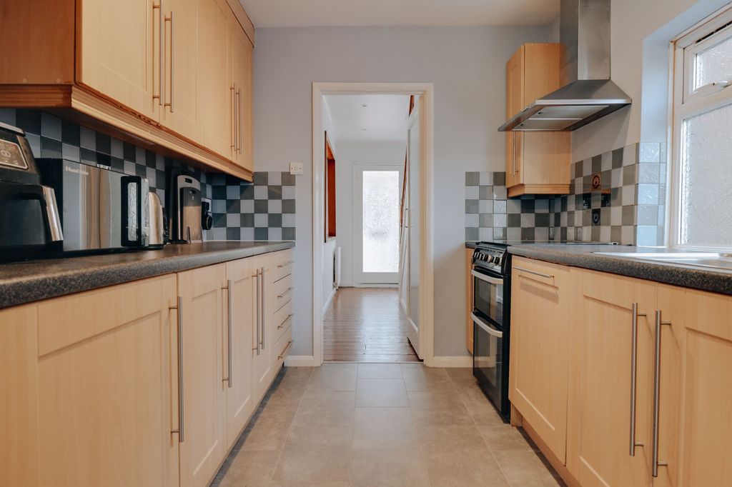 Property photo 3 of 9 Kitchen
