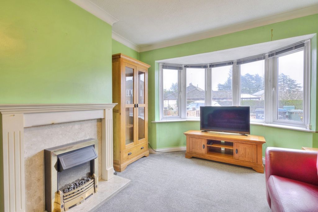 Property photo 3 of 18 Lounge