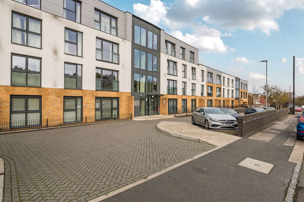 Property photo 1 of 11