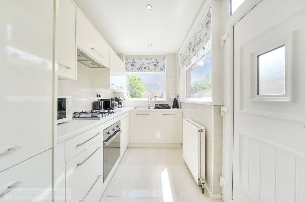 Property photo 2 of 21 Kitchen