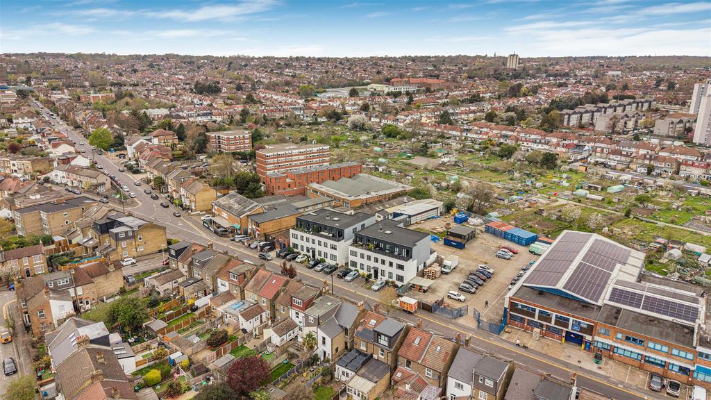 Property photo 3 of 16 3_77739.Jpg