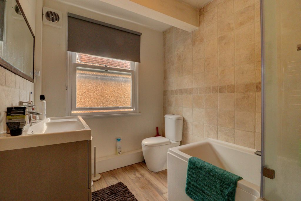 Property photo 3 of 6 Bathroom.Jpg