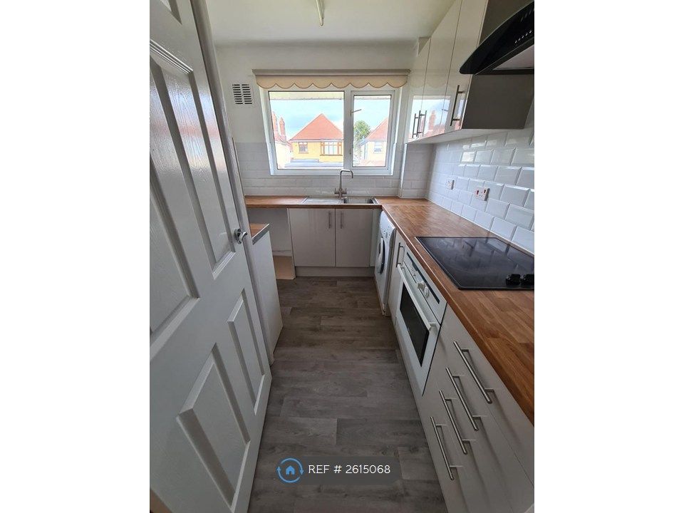 Property photo 3 of 9 Kitchen