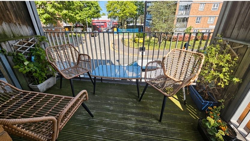 Property photo 3 of 7 Balcony