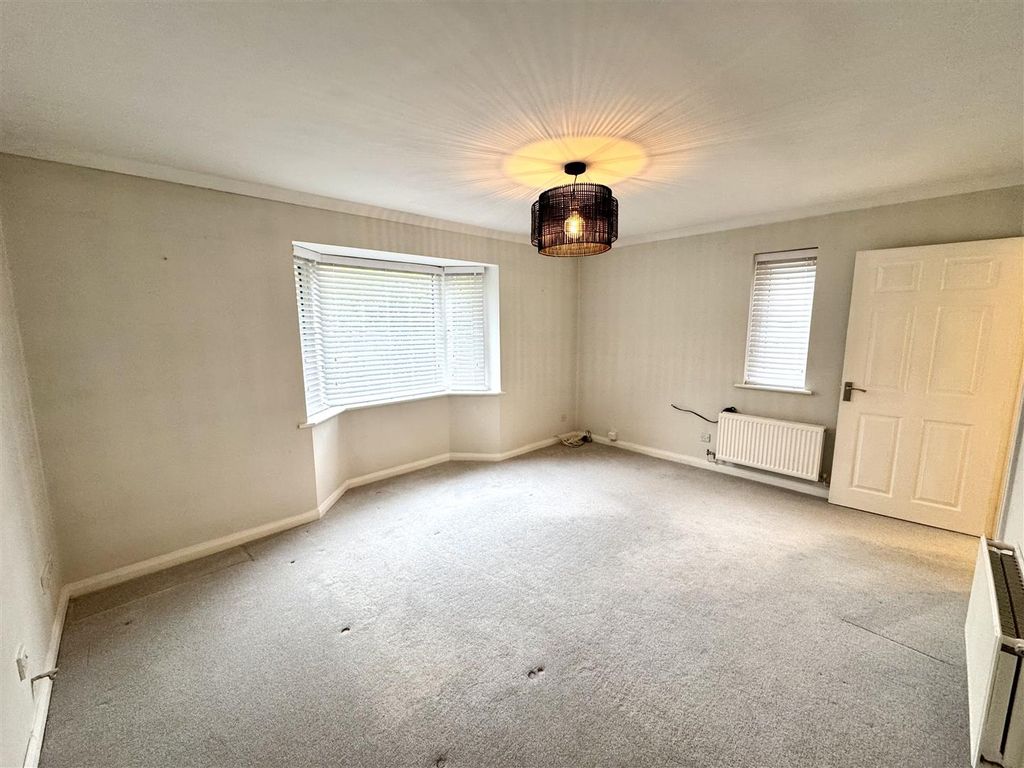 Property photo 2 of 23 Lounge