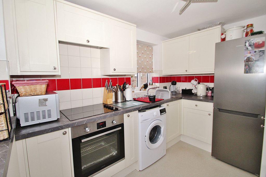 Property photo 3 of 11