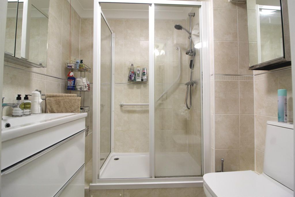 Property photo 2 of 6 E Bathroom.Jpg