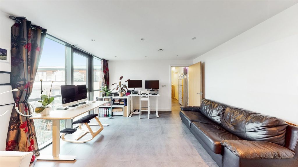 Property photo 1 of 8 Metropolitan_Court_High_Road_11222020_011448.Jpg