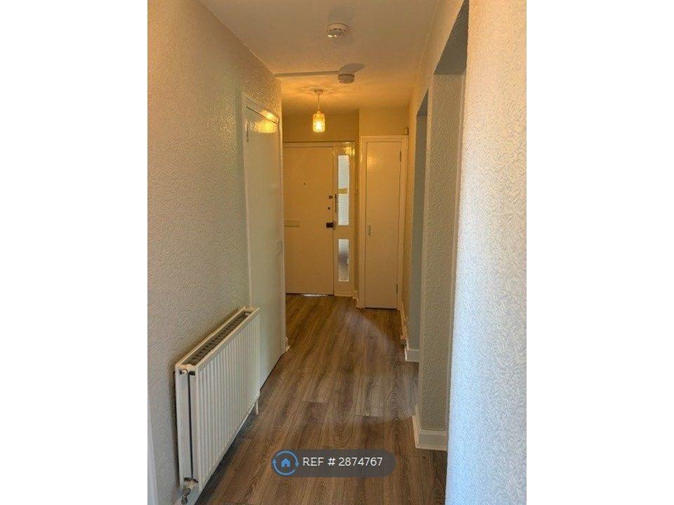 Property photo 3 of 17 Hallway