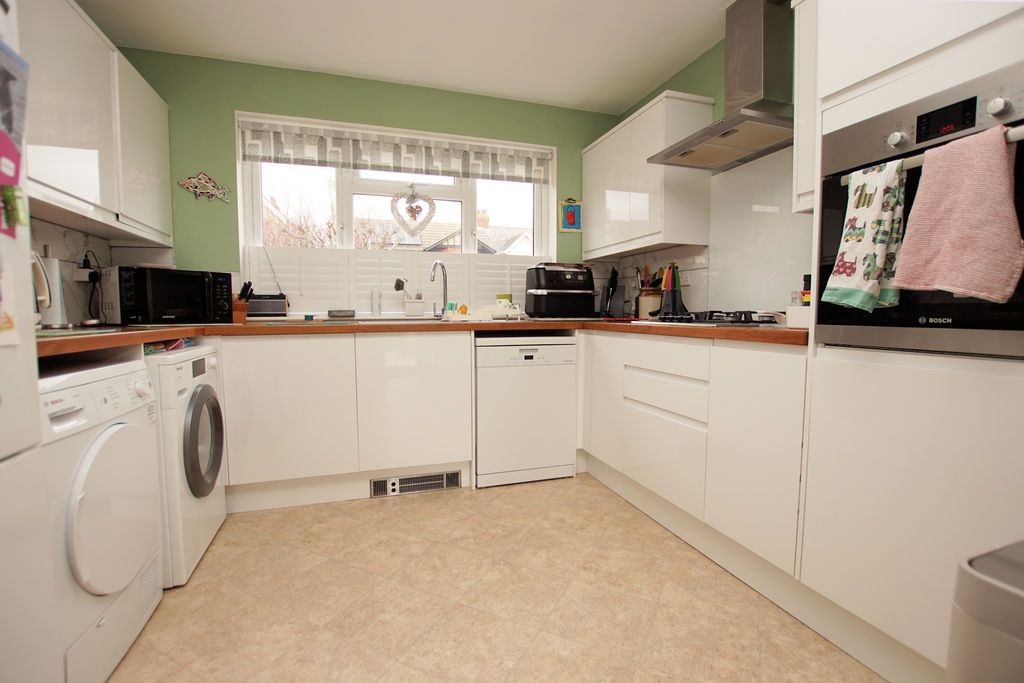 Property photo 2 of 16 Kitchen