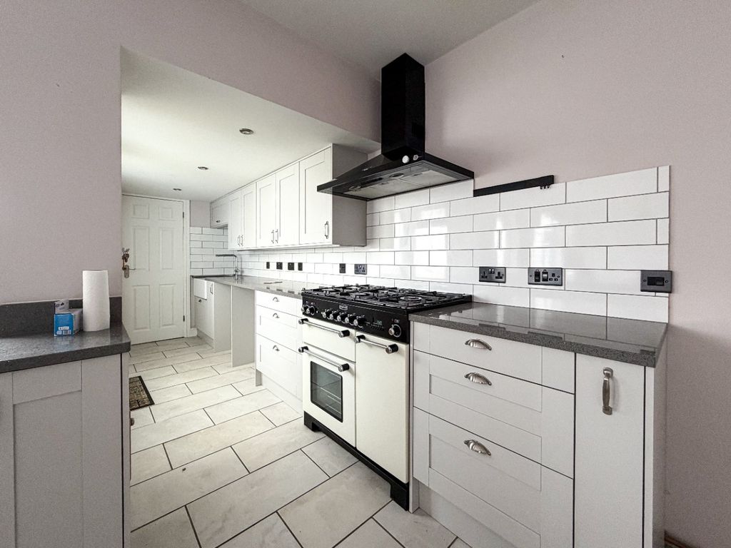 Property photo 3 of 15 4870084