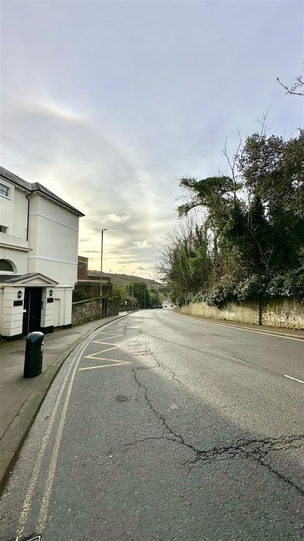 Property photo 3 of 32