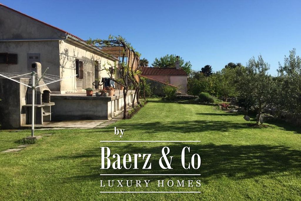 Property photo 1 of 4