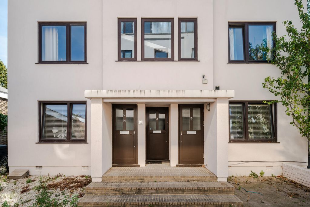 Property photo 2 of 18 19582850_N30_Highres.Jpg