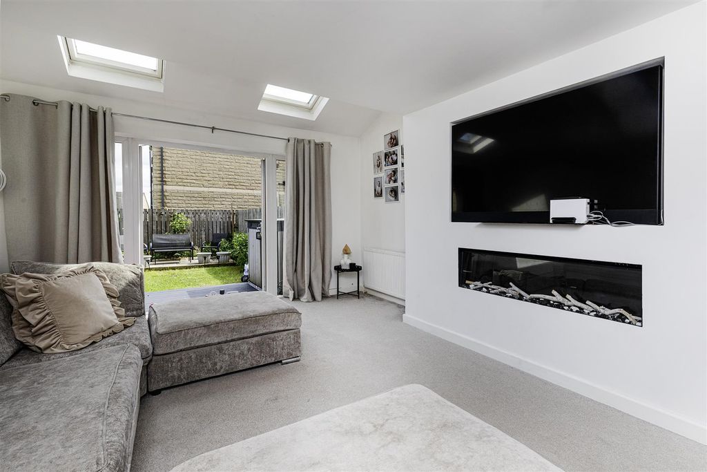 Property photo 3 of 31 Open-Plan Living Kitchen