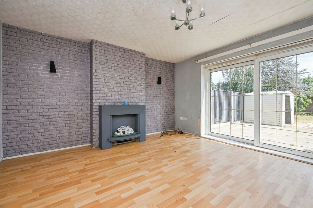 Property photo 2 of 18