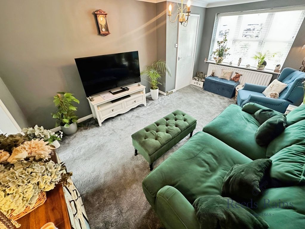 Property photo 2 of 13 Lounge