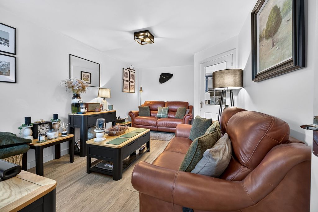 Property photo 2 of 31