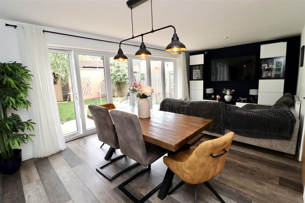 Property photo 3 of 12 Image00012.Jpeg