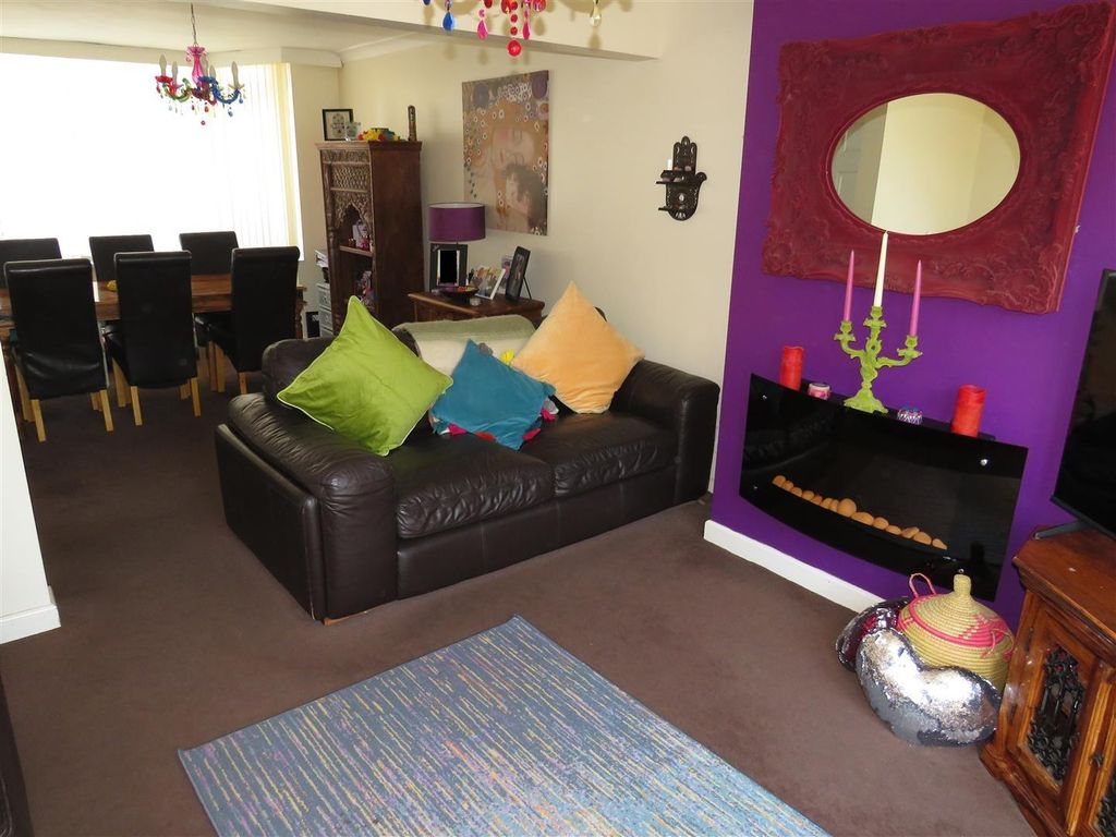 Property photo 3 of 10 Lounge1.Jpg