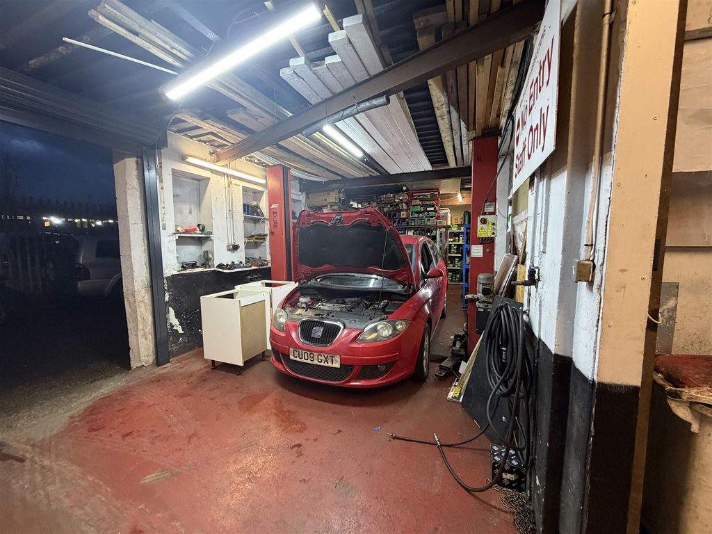 Property photo 3 of 7 Photo 2