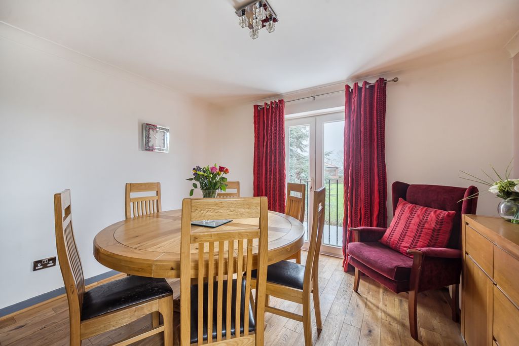 Property photo 3 of 11 Dining Area