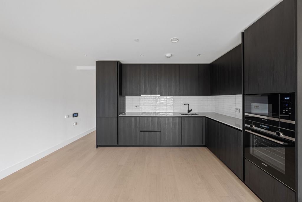 Property photo 3 of 8 Elephant Park-C60...