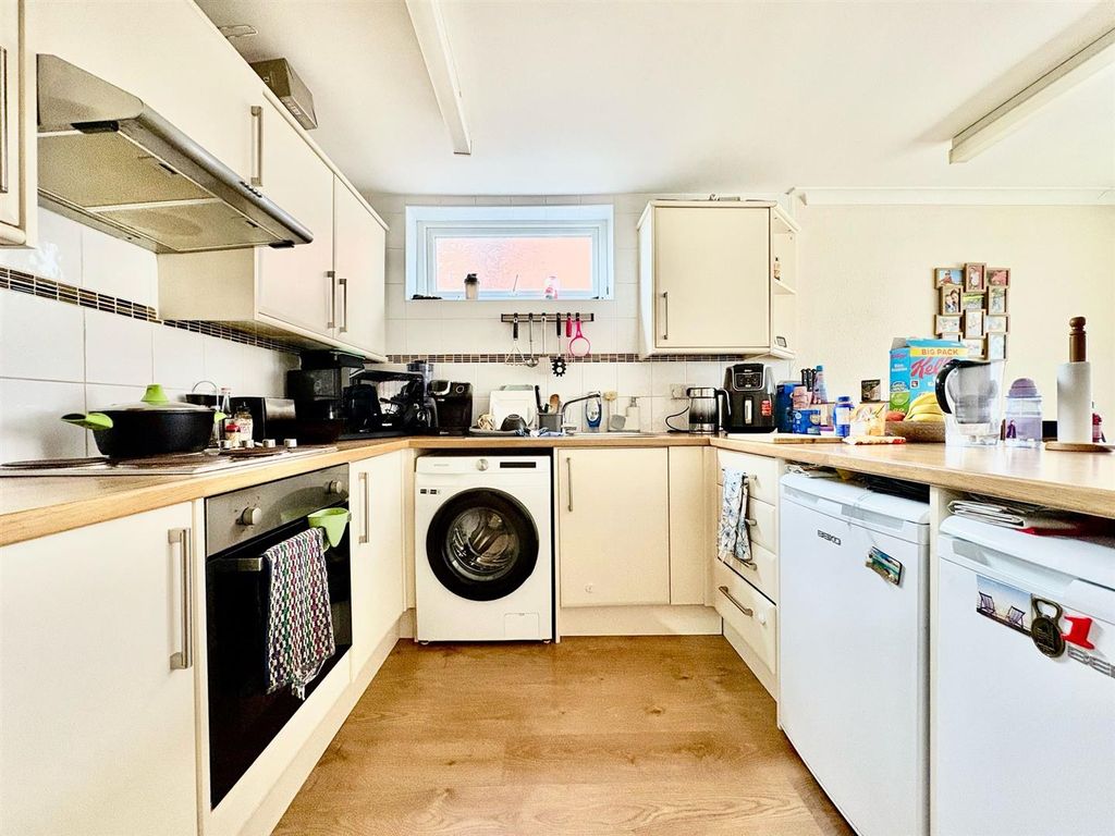Property photo 2 of 9 9A319A57-7B32-4Ef3-A96B-Cdadc926E43B.Jpeg