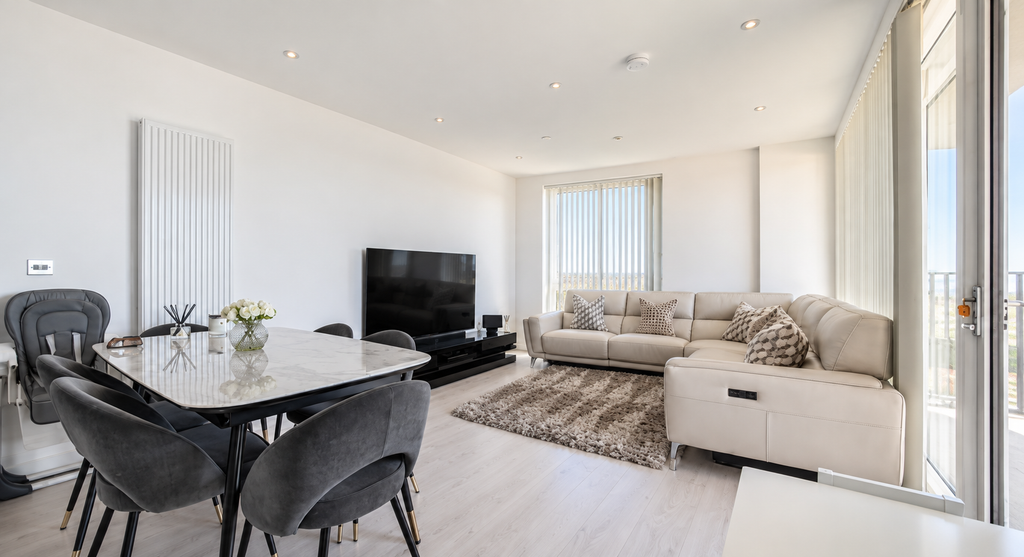 Property photo 3 of 11 ..