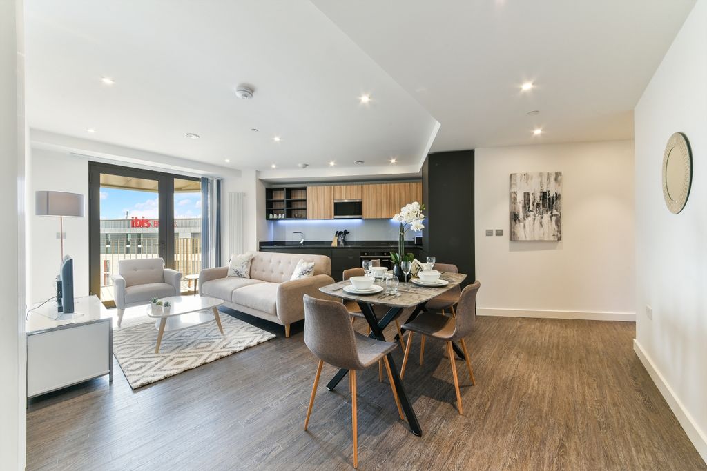 Property photo 1 of 10 Dining Area Royal Do