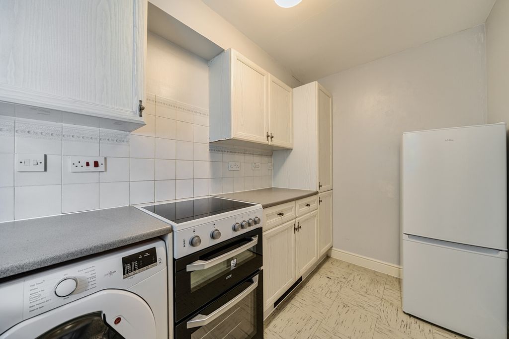 Property photo 2 of 11 Kitchen