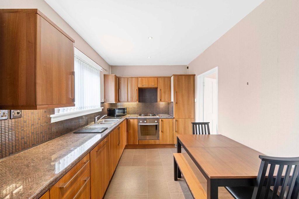 Property photo 3 of 18 Kitchen
