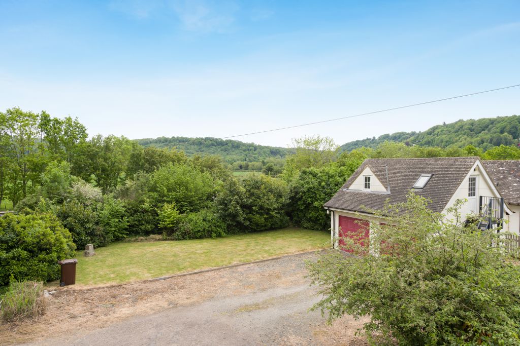 Property photo 2 of 20 8691415-Exterior18